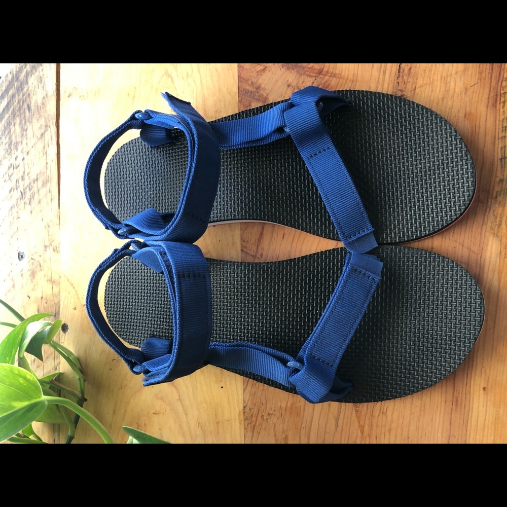 New Teva sandals size 10